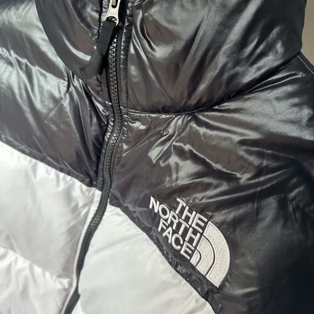 The North Face Nuptse Short Jacket - Picture 4 of 11